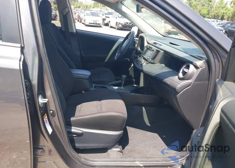 2015 Toyota Rav4 Xle z USA, uszkodzony, nr VIN JTMWFREV2FJ051794